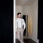 Bruidegom casual gekleed